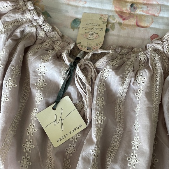 Dress Forum Off the Shoulder Top nwt - Picture 2 of 3